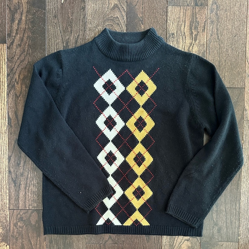 052: Vintage, black cream and red argyle sweater from the 80s